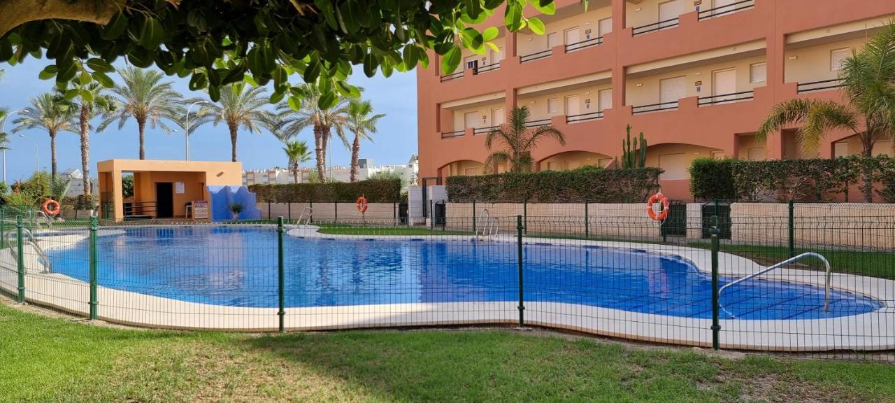 Paraiso de Vera Playa: Beachfront Apartments with Pool Views Exterior photo